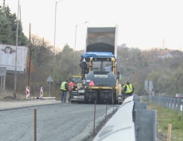 Напрежението в пътния бранш ескалира Строителни фирми излизат на национален